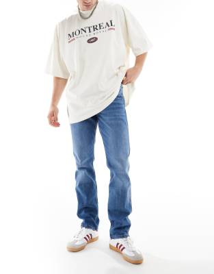 Wrangler Wrangler Greensboro straight fit jeans in light wash-Blue