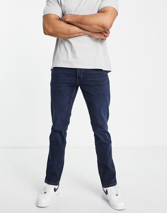 https://images.asos-media.com/products/wrangler-greensboro-straight-jeans-in-blue/201262327-1-blue?$n_550w$&wid=550&fit=constrain