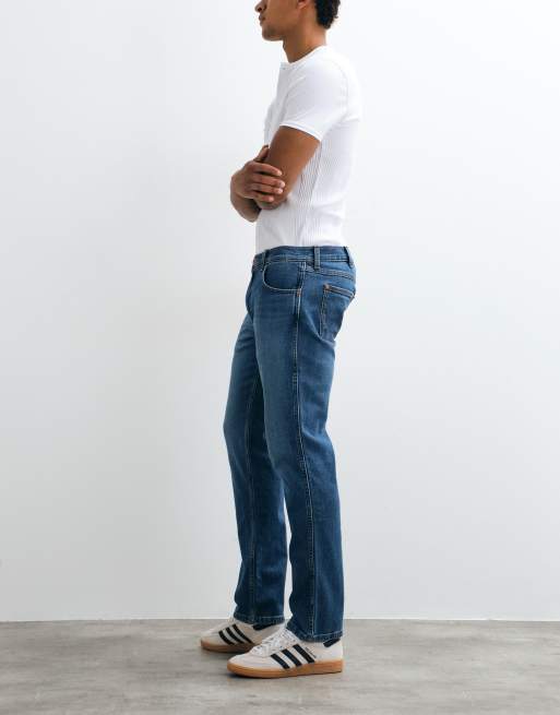 Wrangler Greensboro Straight-Leg-Jeans aus Denim in Mittelblau, 2 von 5