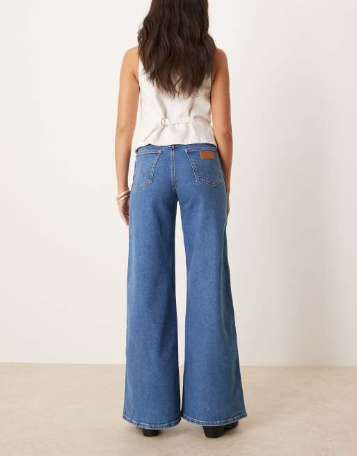 Wrangler high rise wide leg jeans in vintage midwash blue, 2 of 5