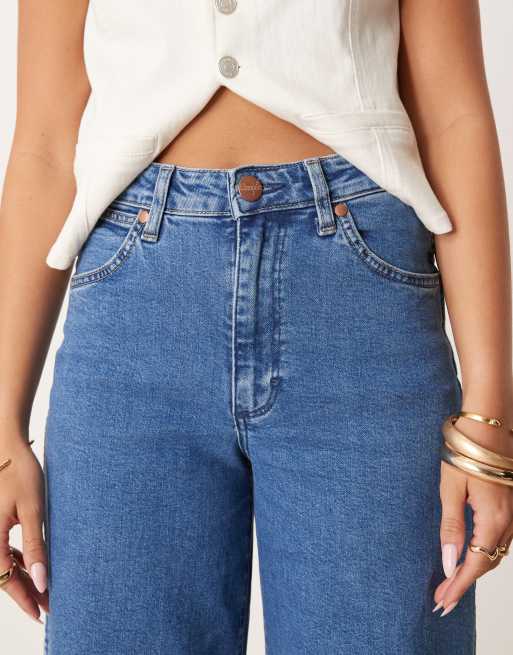 Wrangler high rise wide leg jeans in vintage midwash blue, 4 of 5