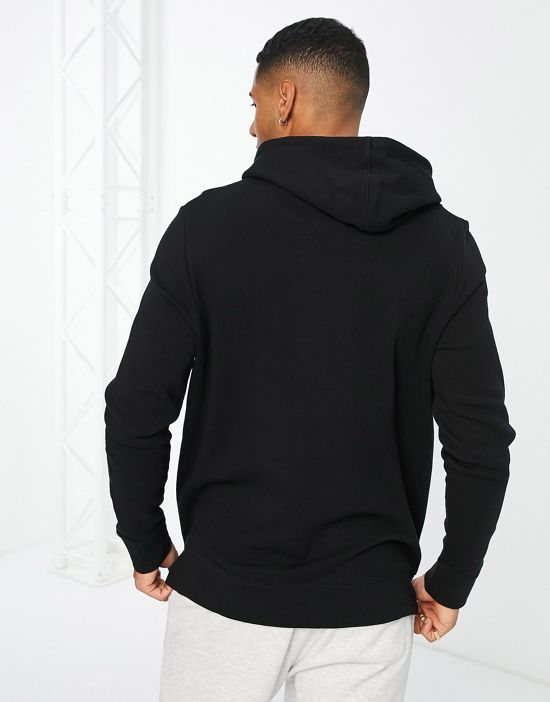 https://images.asos-media.com/products/wrangler-hoodie-with-logo-in-black/201262575-4?$n_550w$&wid=550&fit=constrain