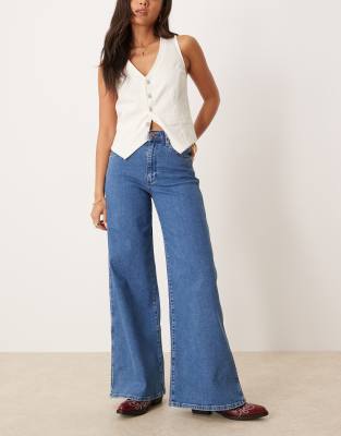 Wrangler - Jeans in mittlerer Vintage-Waschung mit hohem Bund und weitem Bein-Blau