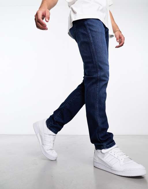 Wrangler Larson straight leg jean in dark wash blue