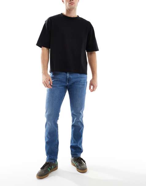 Wrangler – Larston – Enge, schmal zulaufende Jeans in heller Waschung - view 1