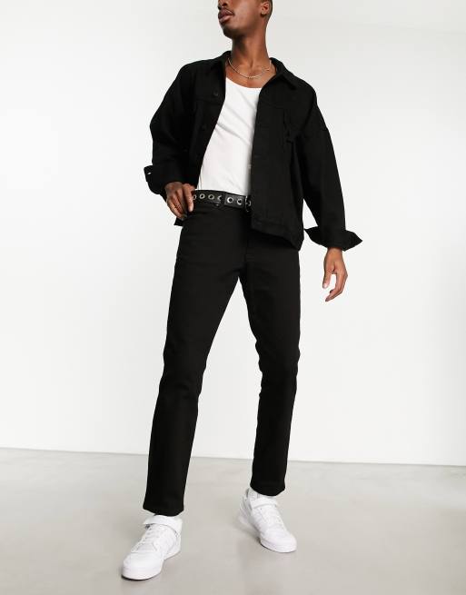 Wrangler – Larston – Schmale Jeans in Schwarz