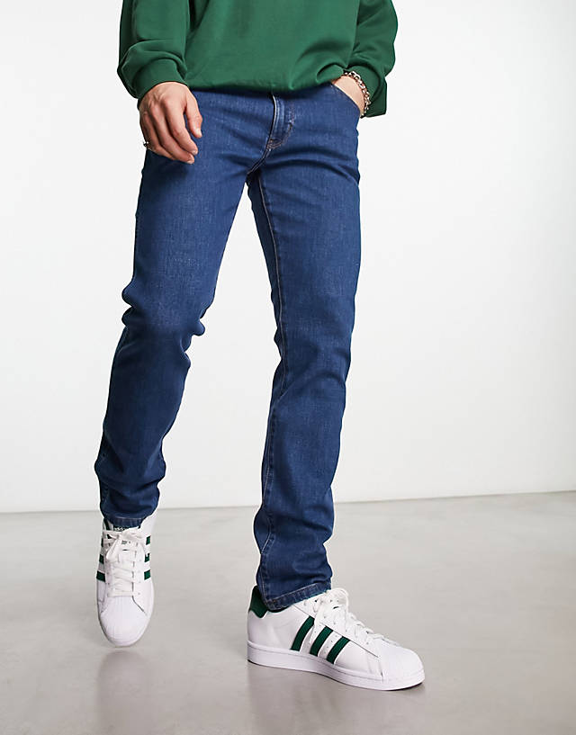 Wrangler - larston slim jeans in mid blue