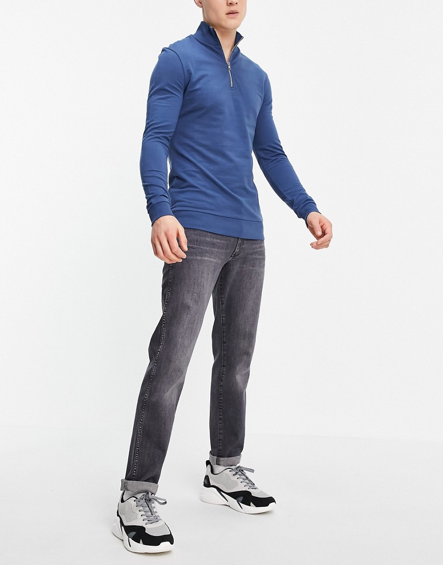 Wrangler – Larston – Slim jeans med avsmalnande ben-Svart