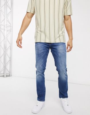 wrangler slim tapered jeans