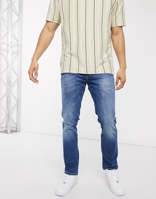 Wrangler Larston slim tapered jeans in blue