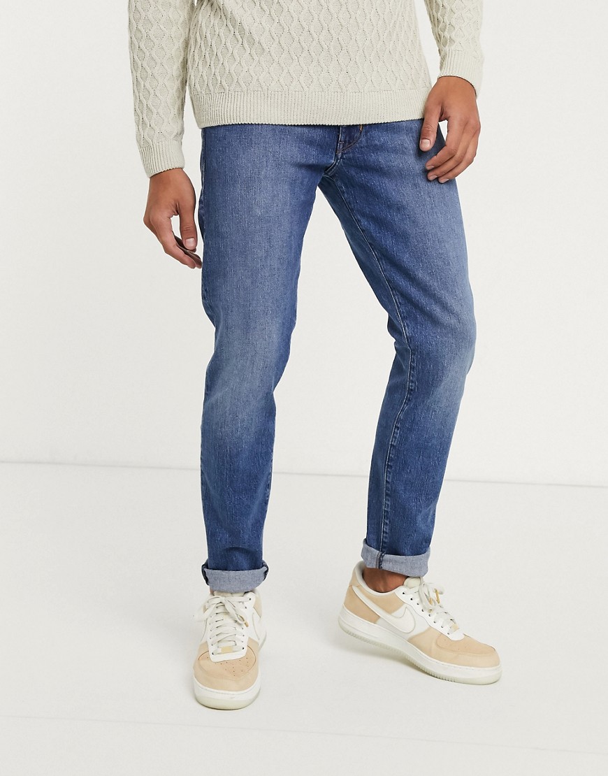 Wrangler - Larston - Smalle jeans met smaltoelopende pijpen-Marineblauw