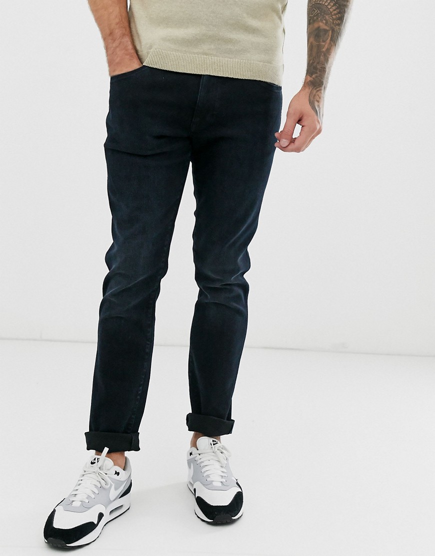 Wrangler – Larston – Svarta, avsmalnande jeans med smal passform