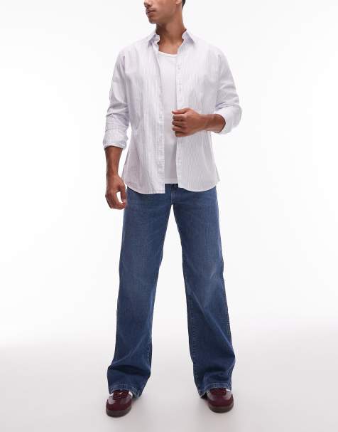 Wrangler – Locker geschnittene Bootcut-Jeans in mittelblauer Waschung - view 1