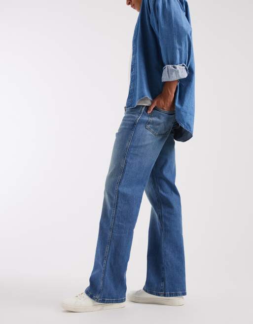 Wrangler loose boot fit jeans in mid wash, 3 of 5
