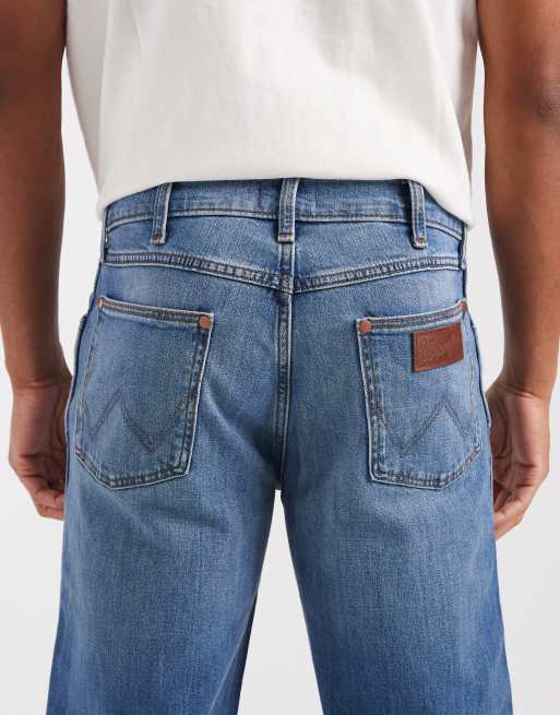 Wrangler loose boot fit jeans in mid wash, 4 of 5