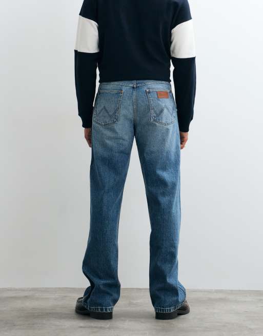 Wrangler loose straight denim jeans in mid wash , 3 of 5