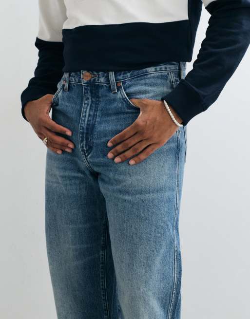 Wrangler loose straight denim jeans in mid wash , 4 of 5