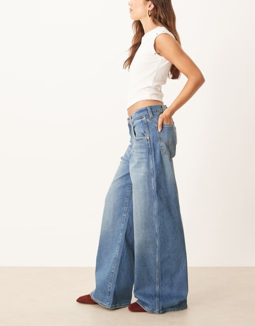 Wrangler low rise baggy fit jeans in washed mid blue, 2 of 5