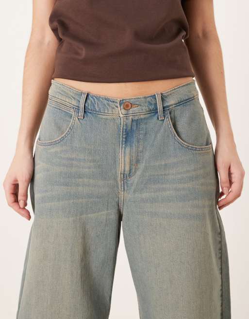 Wrangler low rise barrel jeans in mid wash, 5 of 5