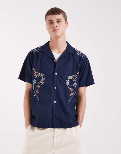Wrangler - Marineblå resort-skjorte med korte ærmer og blomstermønster