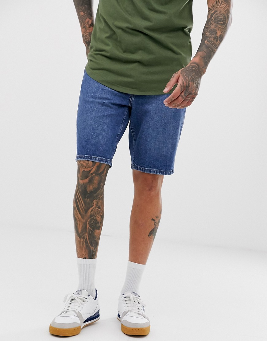 Wrangler – Mellanblå jeansshorts med 5-ficka