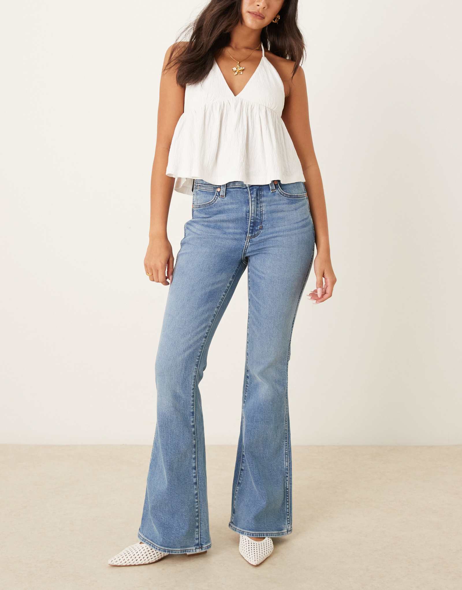 Расклешенные джинсы Wrangler Montana светло-голубого цвета кислотной стирки