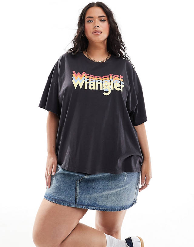 Wrangler Plus - retro logo girlfriend tee in faded black