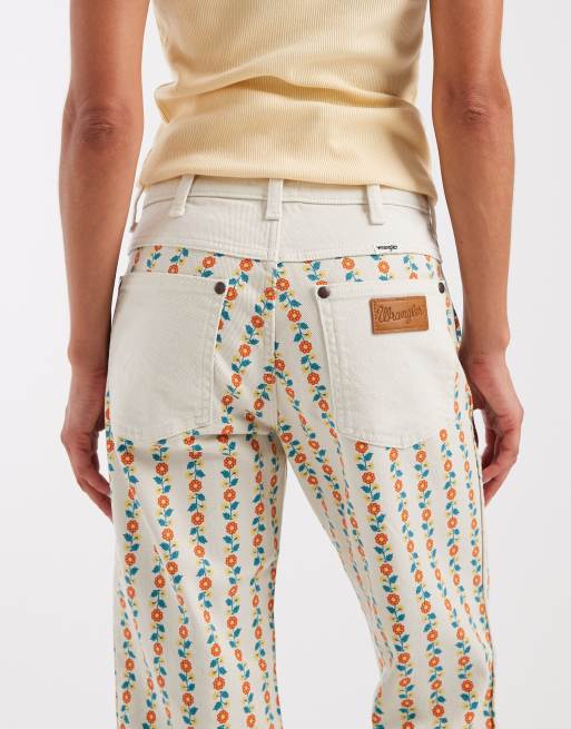 Wrangler – Schlagjeans im Stil der 70er in Orange mit Streifen und Blumenmuster, 5 von 5