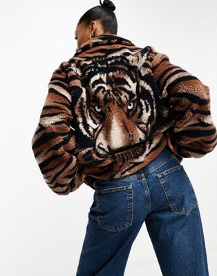 Wrangler sherpa zip through fleece with tiger back print in brown
