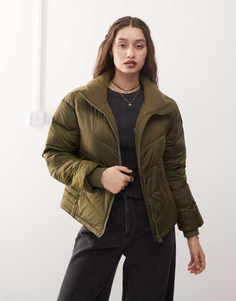 Wrangler short puffer jacket in green - view 1