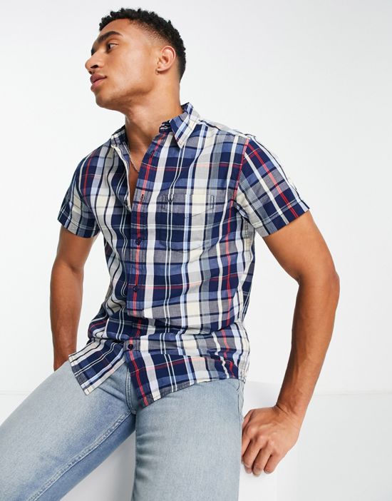 https://images.asos-media.com/products/wrangler-short-sleeve-shirt-in-blue/201262533-4?$n_550w$&wid=550&fit=constrain