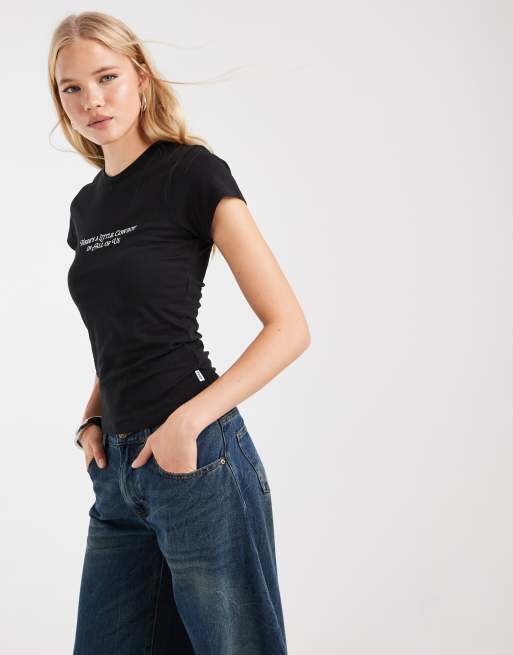 Wrangler shrunken band t-shirt i svart, 2 av 4