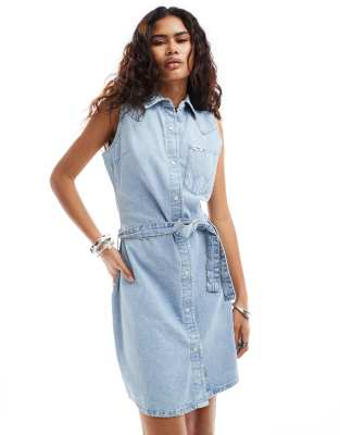 Wrangler sleeveless denim dress in light blue