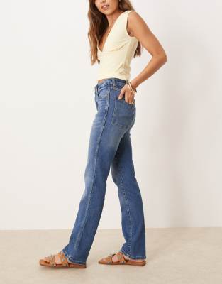Wrangler Straight Fit Jeans In Blue