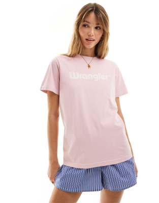 Wrangler - T-Shirt in Rosa mit Logo vorne