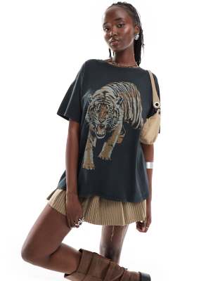 Wrangler - T-Shirt in Schwarz mit Tiger-Print