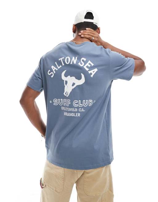 Wrangler – T-shirt o luźnym kroju w kolorze zgaszonego błękitu z nadrukiem „Surf Club” na plecach