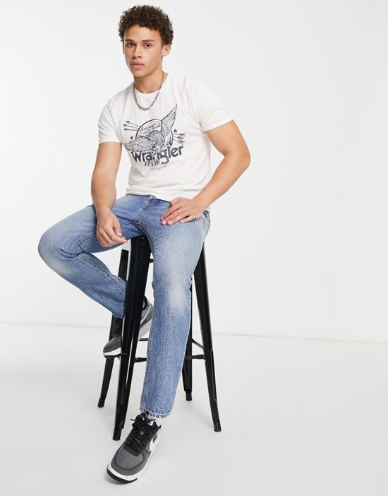 https://images.asos-media.com/products/wrangler-t-shirt-with-americana-print-in-white/201262397-4?$n_550w$&wid=550&fit=constrain