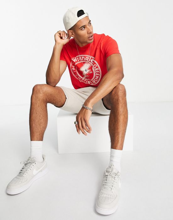 https://images.asos-media.com/products/wrangler-t-shirt-with-logo-in-red/201262470-4?$n_550w$&wid=550&fit=constrain