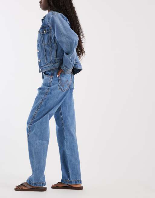 Wrangler - vaqueros super barrel en denim azul medio, 2 de 5