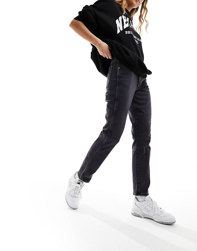 Wrangler - walker slim fit jeans in washed black with cropped leg
