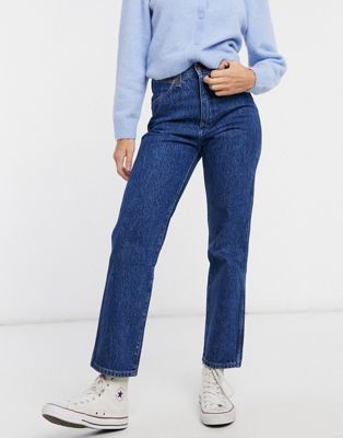 Wrangler – Wild West – Jeans mit hohem Bund und geradem Schnitt in dunkler Waschung-Blau