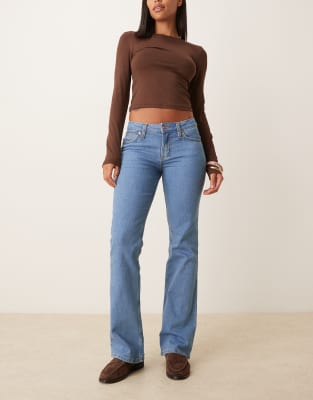 Wrangler x Lainey Wilson - Bootcut-Jeans in Blau