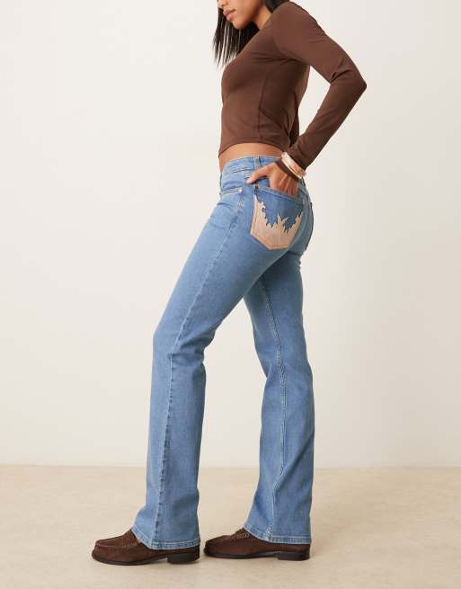 Wrangler x Lainey Wilson bootcut jeans in blue, 2 of 5