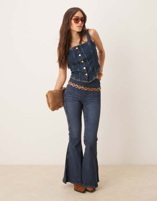 Wrangler x Lainey Wilson - Coordinato con corsetto in denim e jeans a zampa elasticizzati