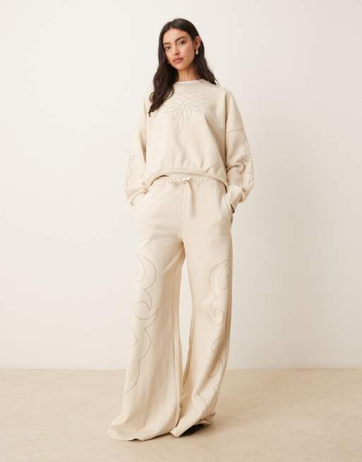 Wrangler x Lainey Wilson cowboy co-ord sweatshirt in ecru, 4 of 4