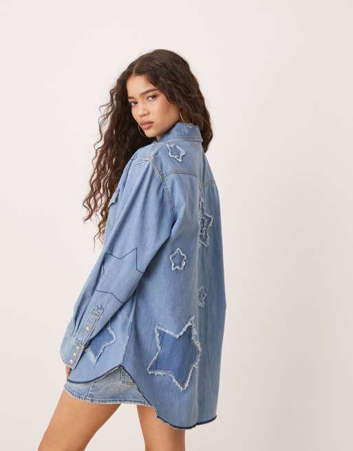 Wrangler x Lainey Wilson – Niebieska kurtka jeansowa z gwiazdkami, 4 z 4
