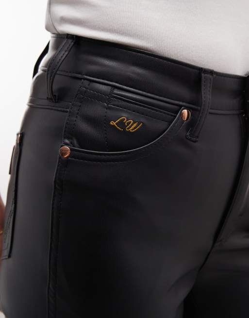 Wrangler X Lainey Wilson pantaloni a zampa in pelle sintetica neri, 3 di 5