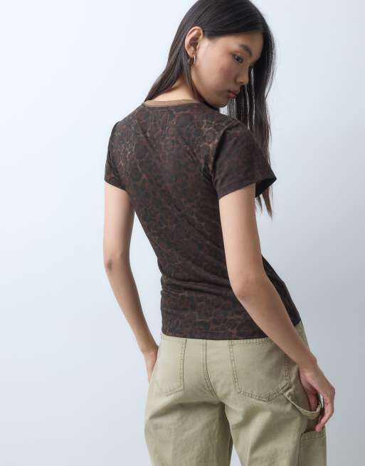 Wrangler x Lainey Wilson Rodeo Nights camiseta estampada con estampado de leopardo, 5 de 5