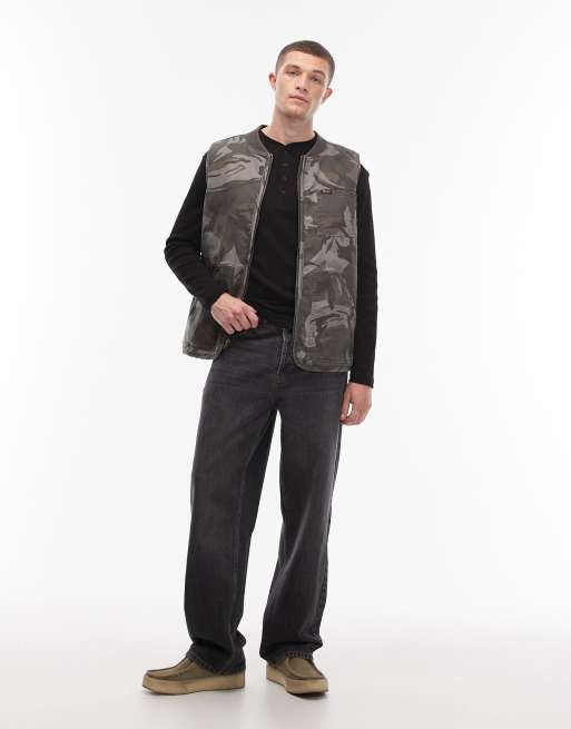 Wrangler x Stranger Things - Grøn vest med camouflageprint, 2 af 5